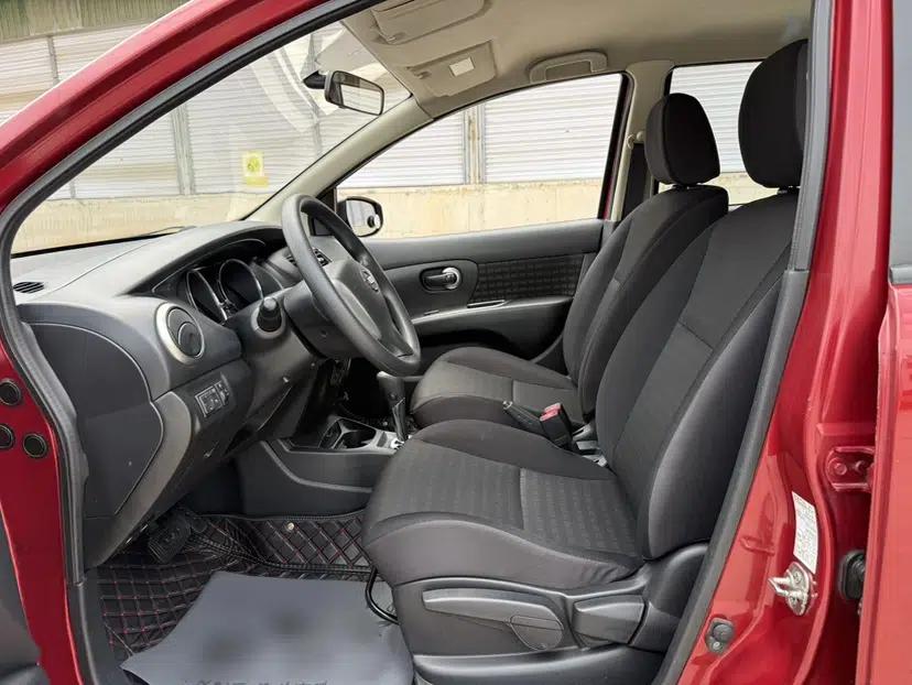 Nissan Livina 2013 Jinrui 1.6XL CVT Comfort Edition — миниатюра 10