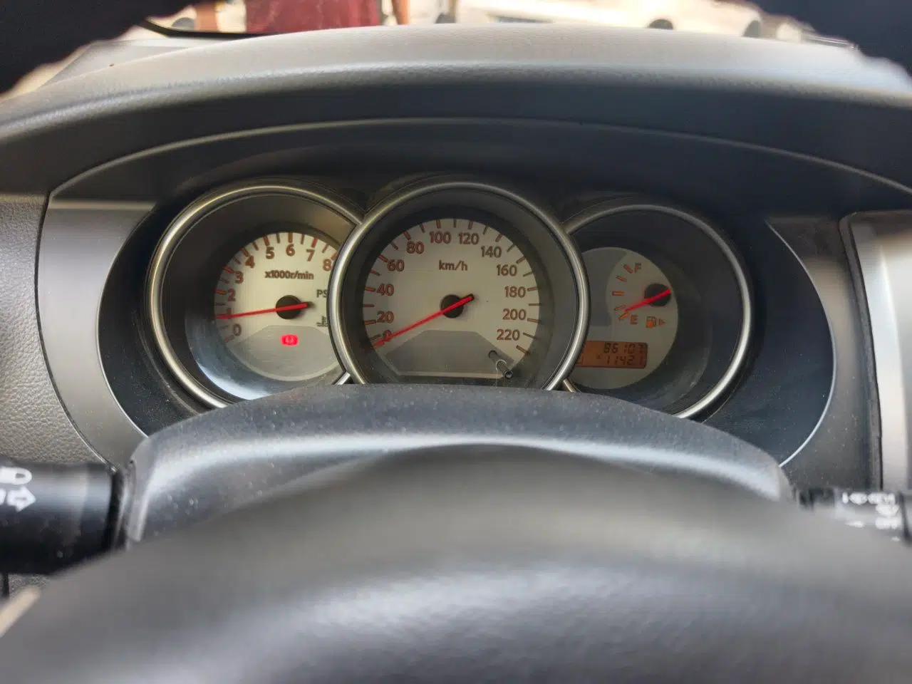 Nissan Livina 2010 JINRUI Edition 1.6L Automatic Standard Model — миниатюра 11
