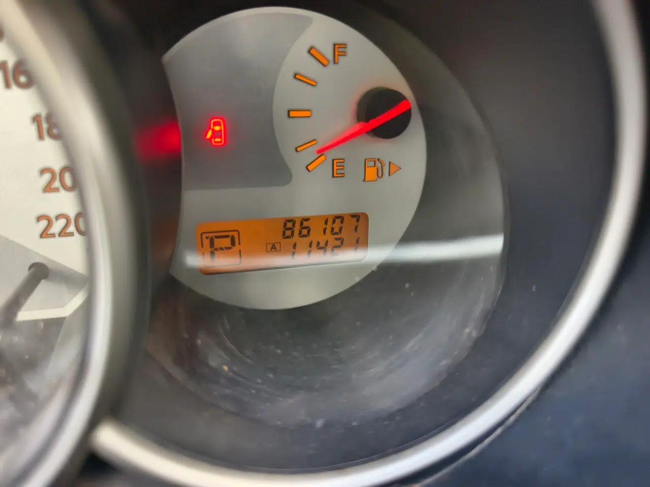 Nissan Livina 2010 JINRUI Edition 1.6L Automatic Standard Model — миниатюра 12