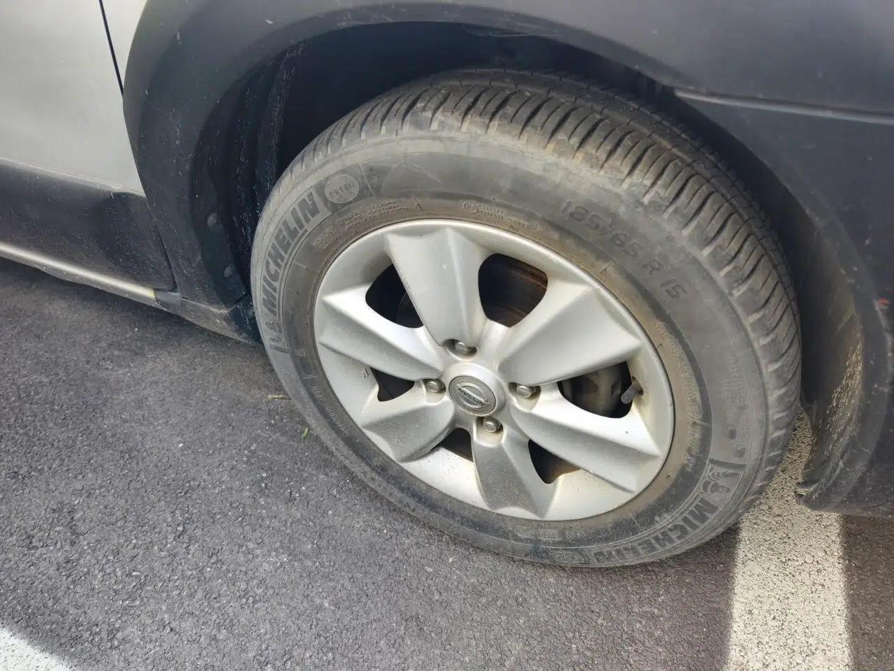 Nissan Livina 2010 JINRUI Edition 1.6L Automatic Standard Model — миниатюра 8