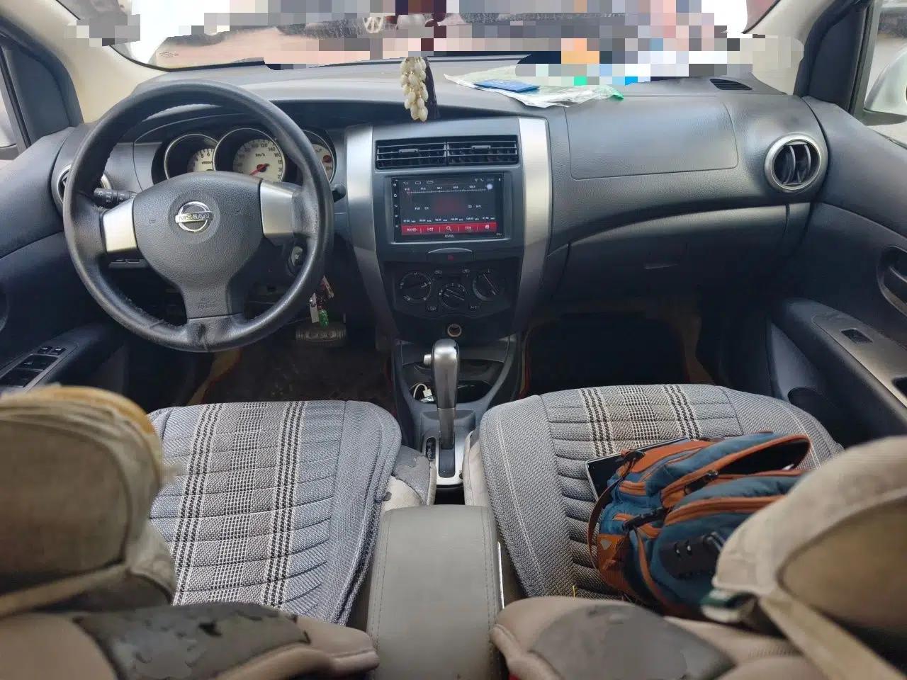 Nissan Livina 2010 JINRUI Edition 1.6L Automatic Standard Model — миниатюра 9