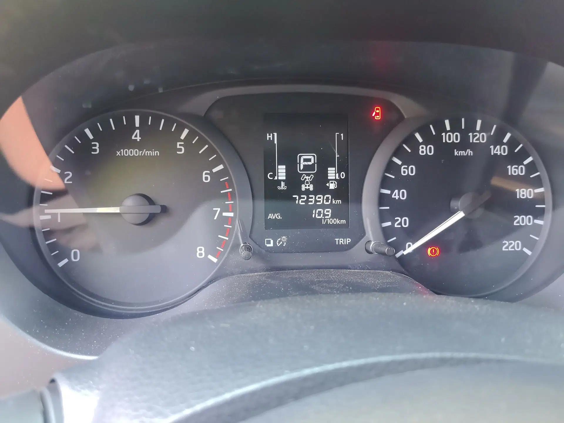 Nissan Navara 2017 2.5L Automatic 4x4 Luxury Edition QR25 — миниатюра 12