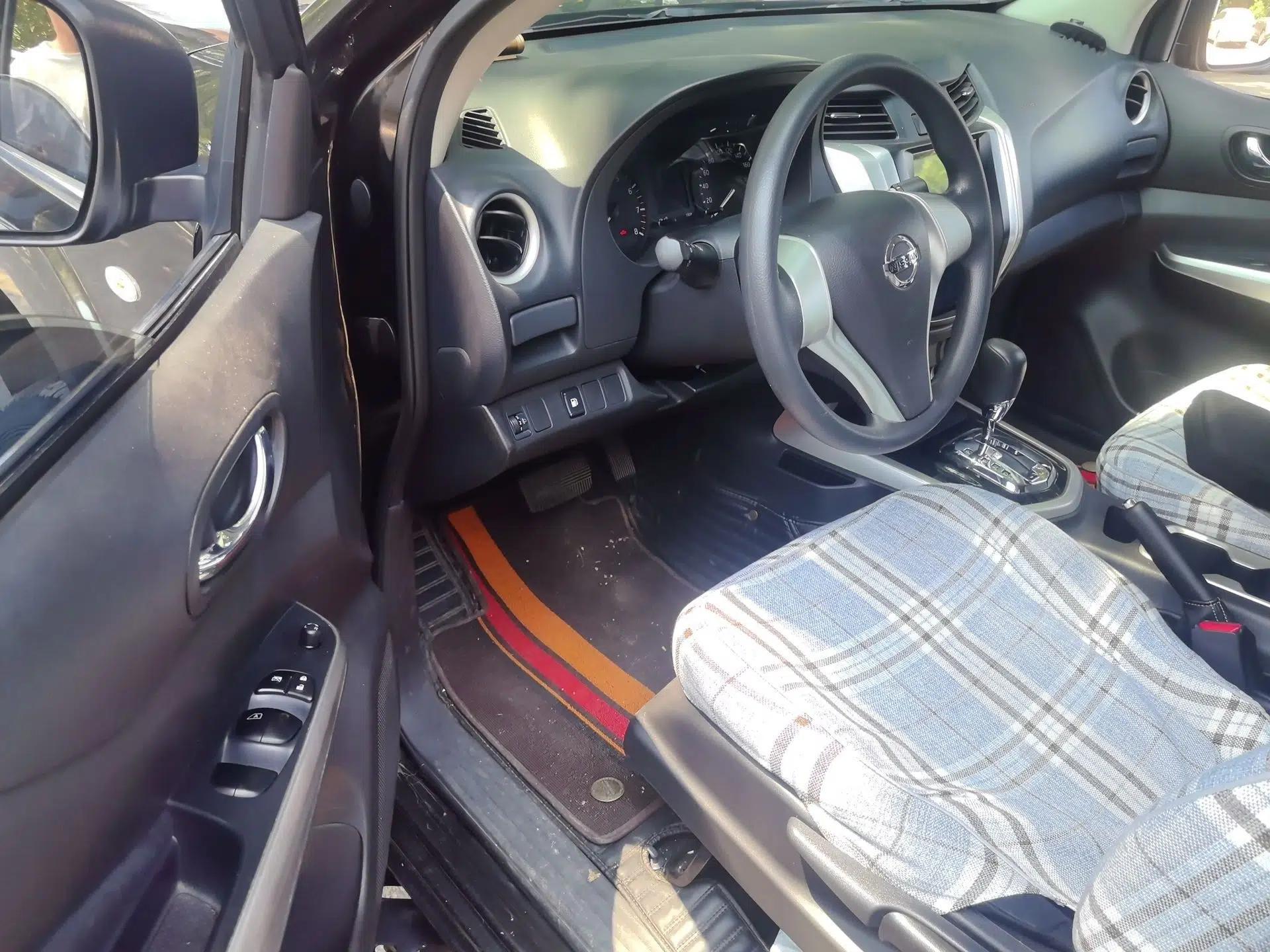 Nissan Navara 2017 2.5L Automatic 4x4 Luxury Edition QR25 — миниатюра 16
