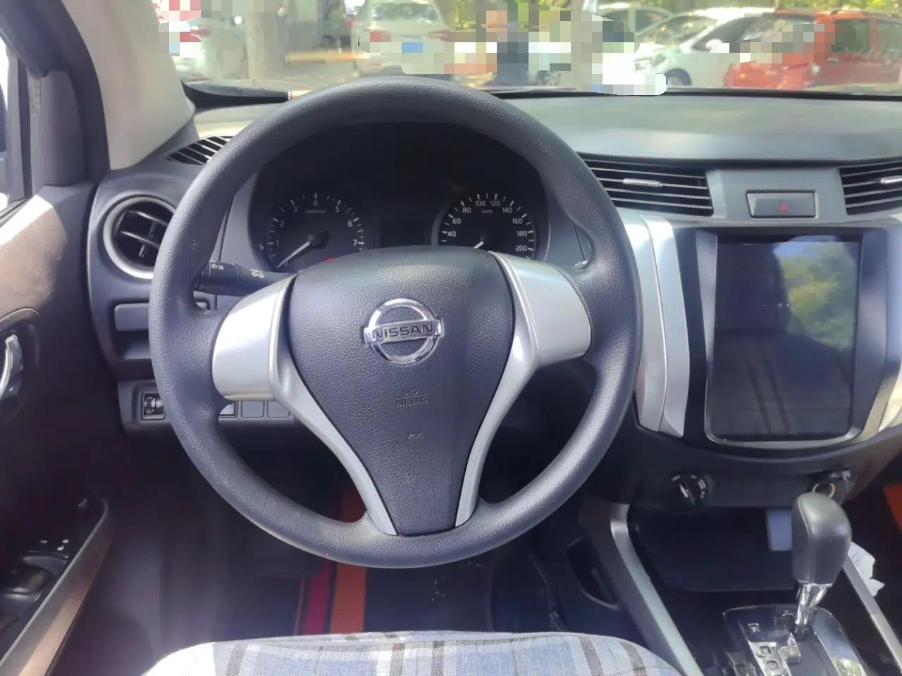 Nissan Navara 2017 2.5L Automatic 4x4 Luxury Edition QR25 — миниатюра 10