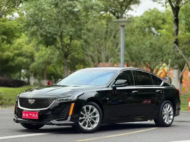 2023 Cadillac CT5 28T Luxury Standard Edition — миниатюра 1