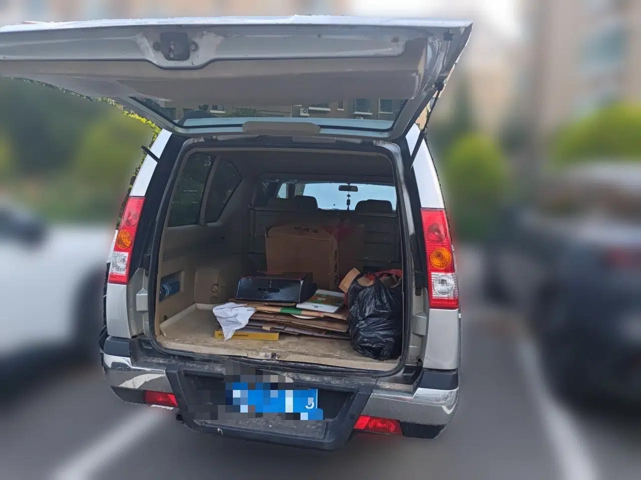 Nissan ZN Van 2013 2.4L Two-Wheel Drive Standard Model with 5 Seats — миниатюра 19