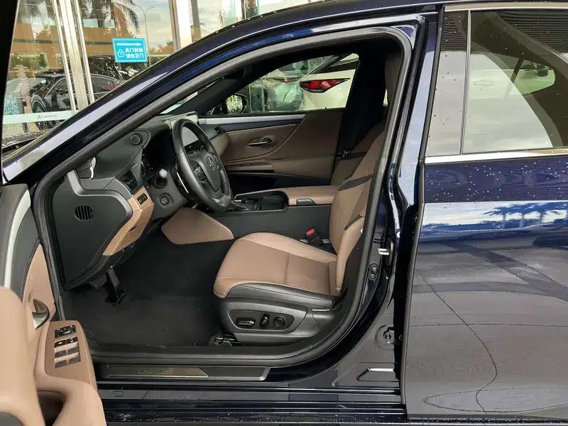 Lexus ES 2025 300h Premium Edition — миниатюра 12