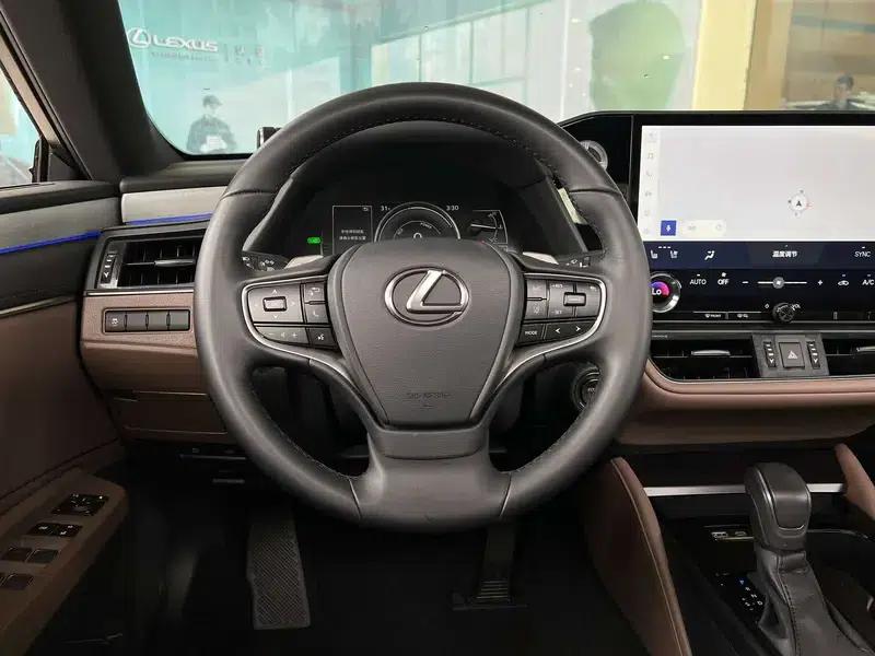 Lexus ES 2025 300h Premium Edition — миниатюра 10