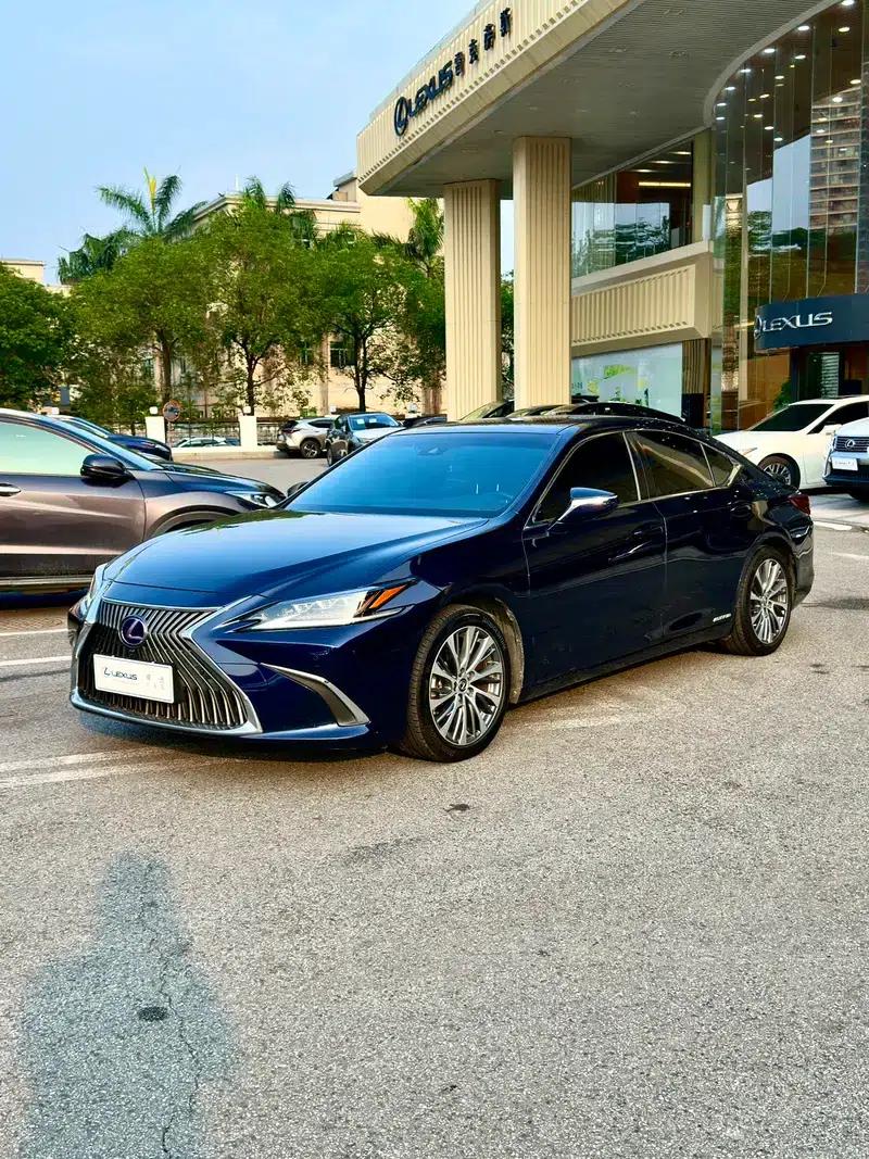 Lexus ES 2020 300h Premium Edition — миниатюра 1