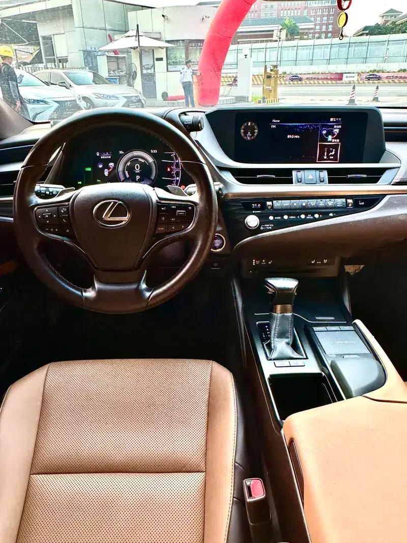 Lexus ES 2020 300h Premium Edition — миниатюра 7