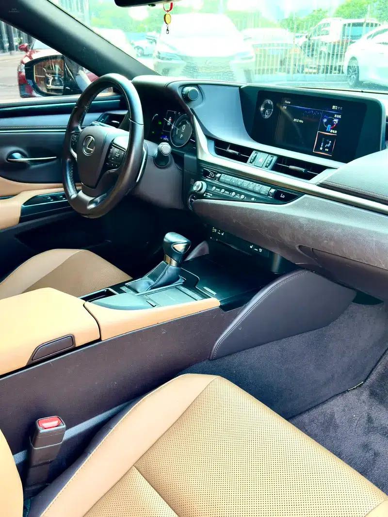Lexus ES 2020 300h Premium Edition — миниатюра 8