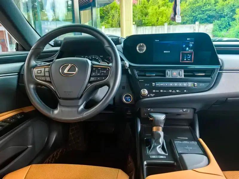 Lexus ES 2022 300h Premium Edition — миниатюра 12