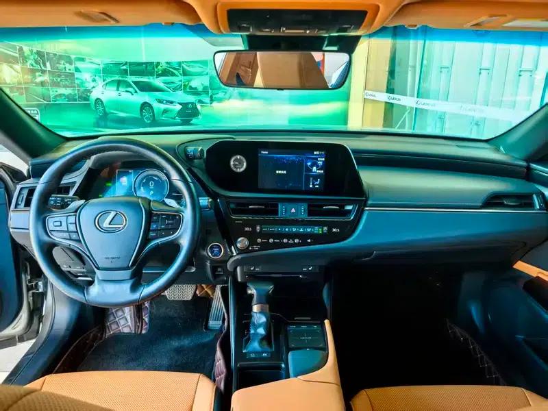 Lexus ES 2022 300h Premium Edition — миниатюра 13