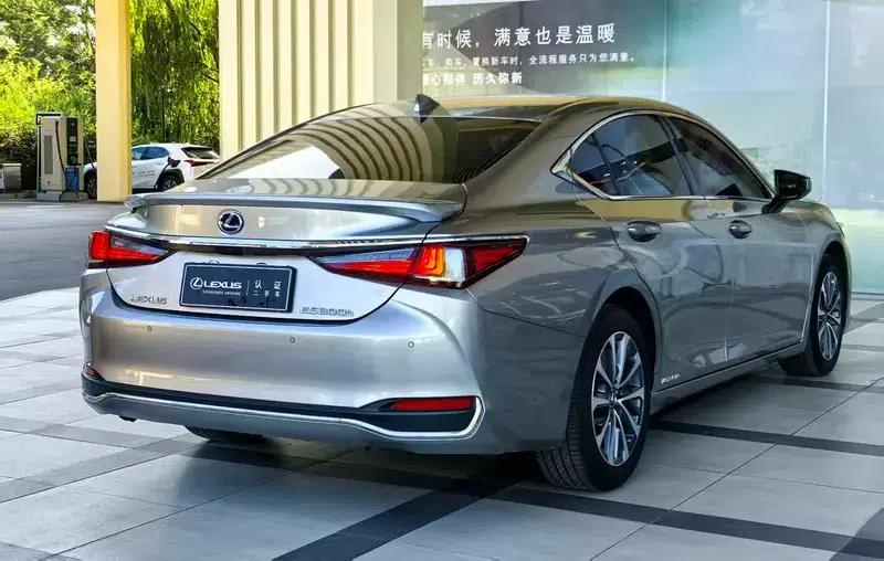 Lexus ES 2022 300h Premium Edition — миниатюра 5