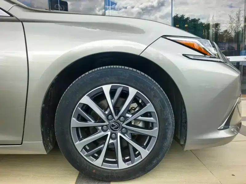 Lexus ES 2022 300h Premium Edition — миниатюра 6