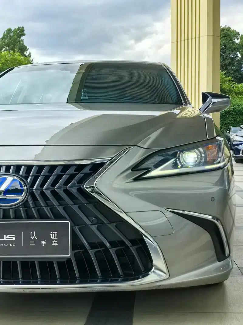 Lexus ES 2022 300h Premium Edition — миниатюра 7