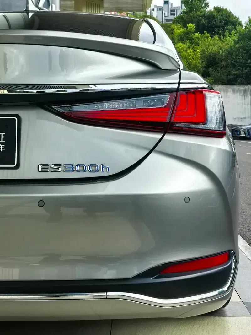 Lexus ES 2022 300h Premium Edition — миниатюра 9