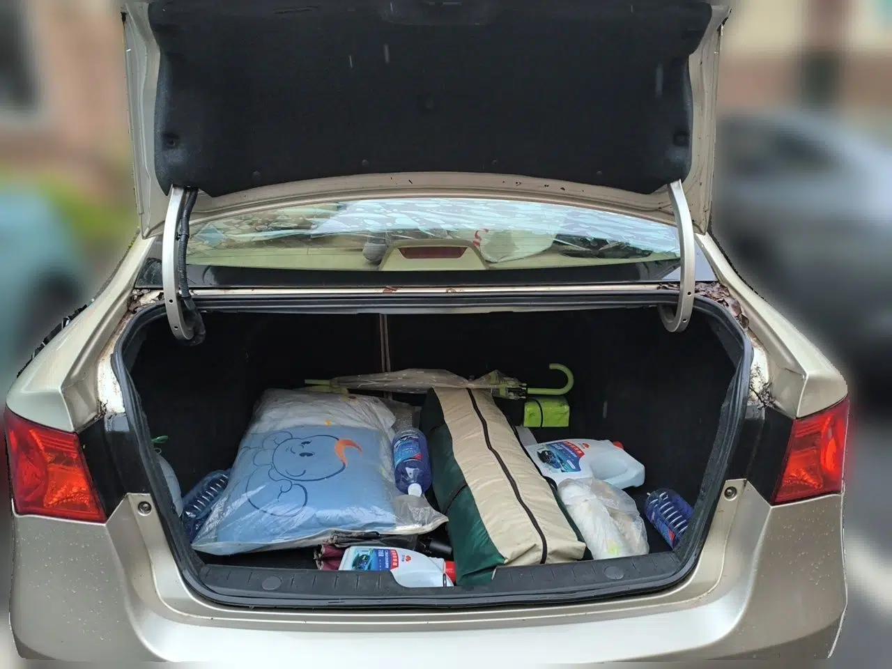 Roewe 350 2011 350S 1.5L Automatic Xunyue Edition — миниатюра 19