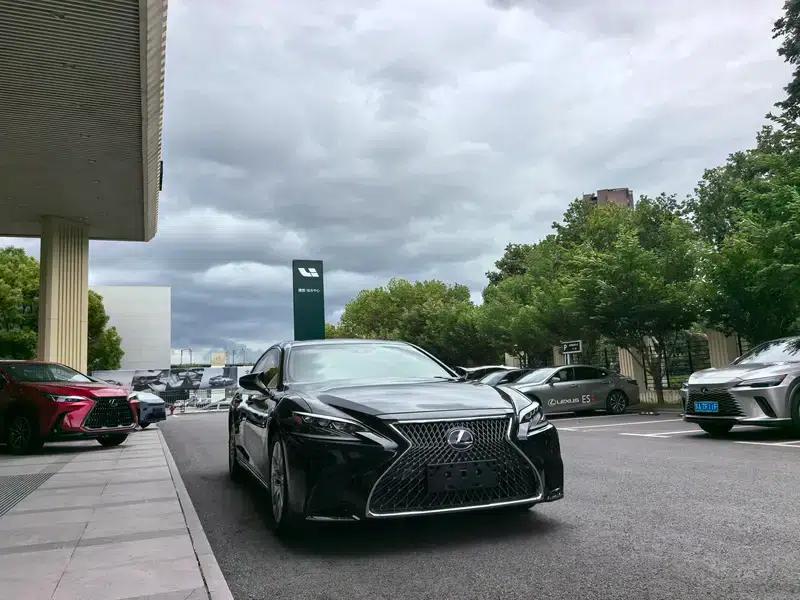 Lexus LS 2020 500h Luxury Edition (China VI Emission Standard) — миниатюра 3