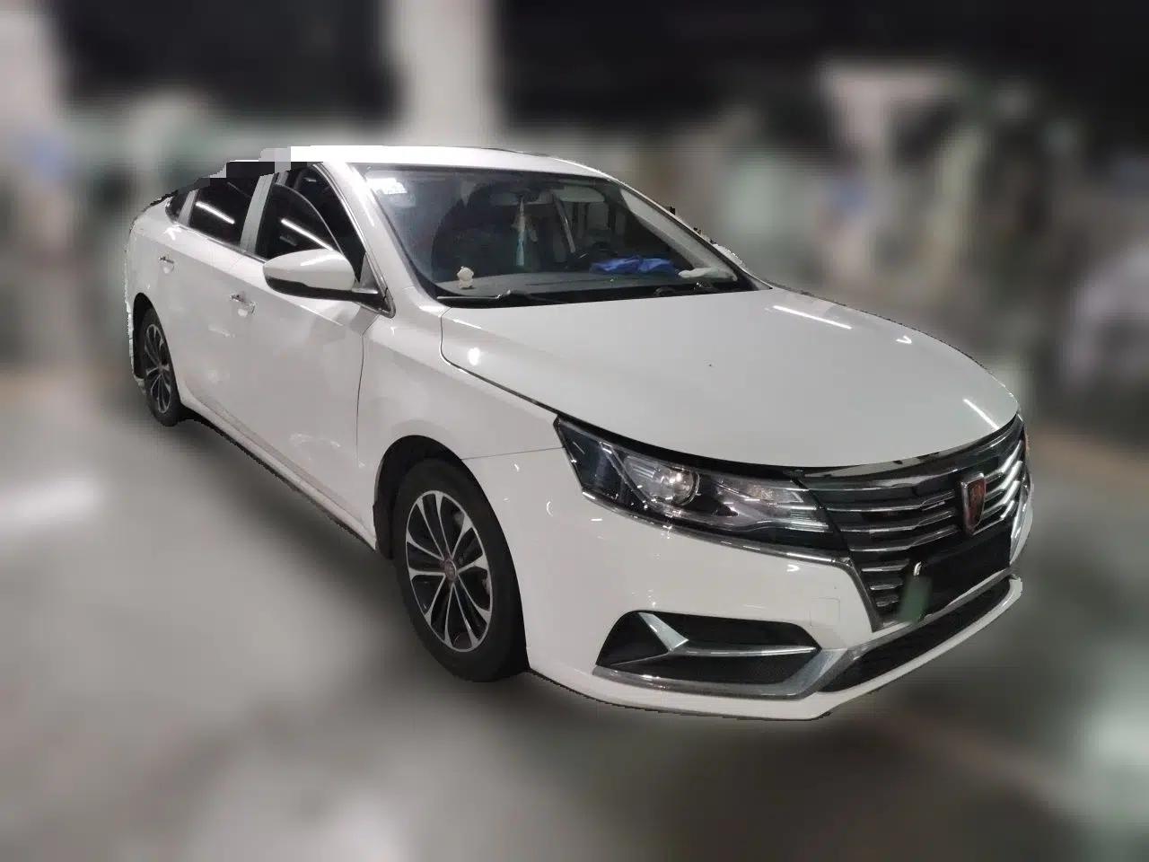 Roewe i6 New Energy 2019 PLUS 50T 4G Connected Glory Luxury Edition — миниатюра 3