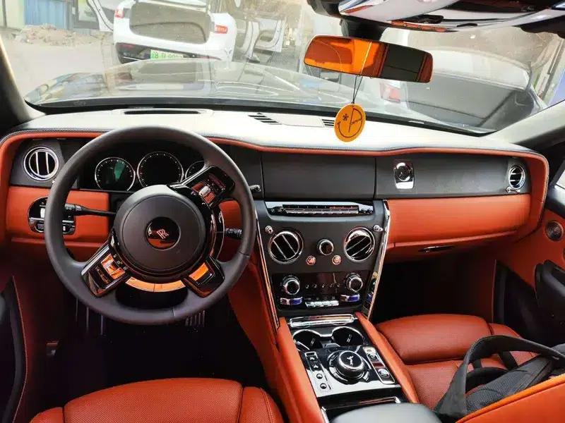 2018 Cullinan, four-seater version — миниатюра 8