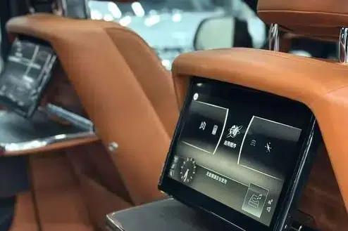 2018 Cullinan, four-seater version — миниатюра 6