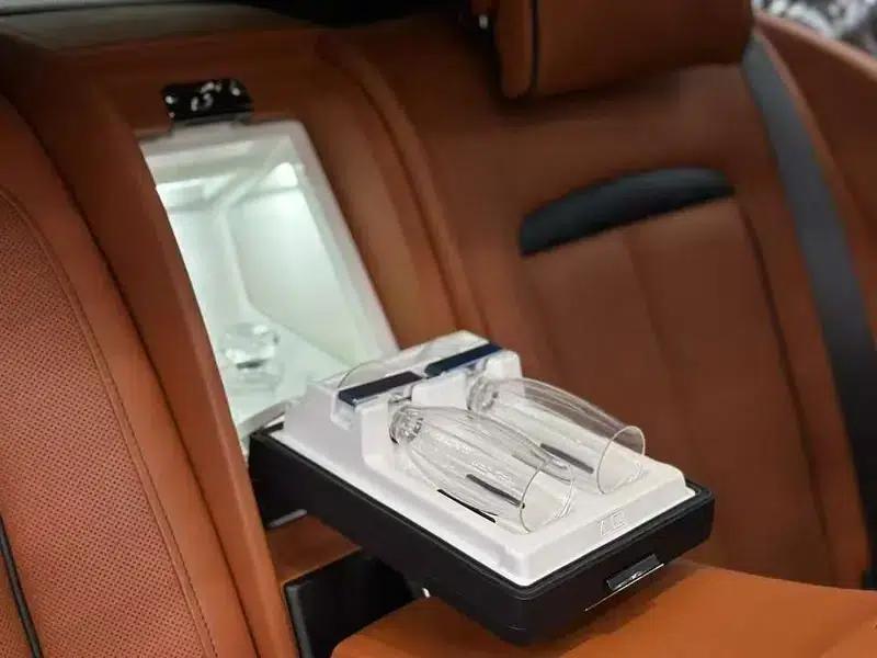 2018 Cullinan, four-seater version — миниатюра 9