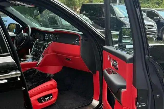 2018 Cullinan, four-seater version — миниатюра 11