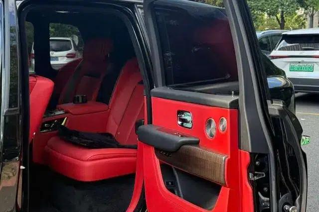 2018 Cullinan, four-seater version — миниатюра 13