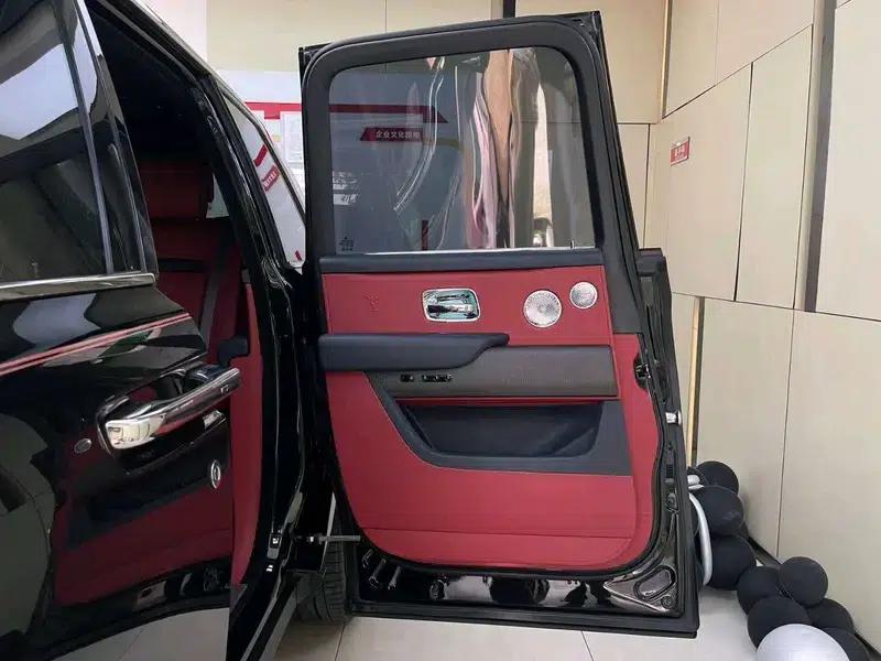 2018 Cullinan, four-seater version — миниатюра 20