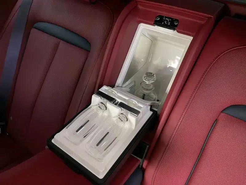 2018 Cullinan, four-seater version — миниатюра 7