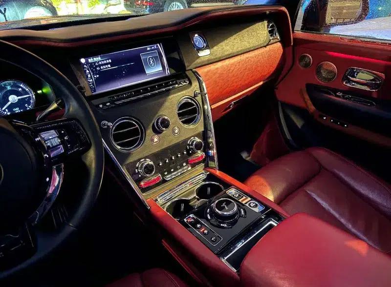 2018 Cullinan, four-seater version — миниатюра 10