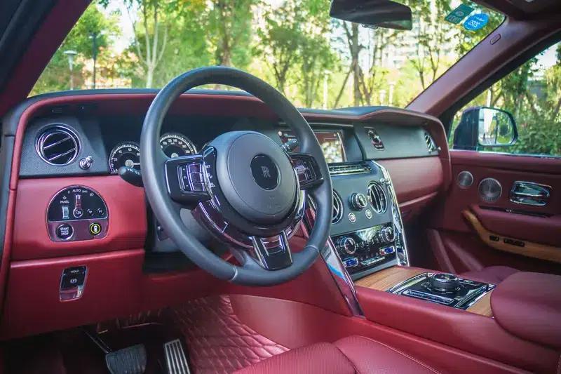 2018 Cullinan, four-seater version — миниатюра 6