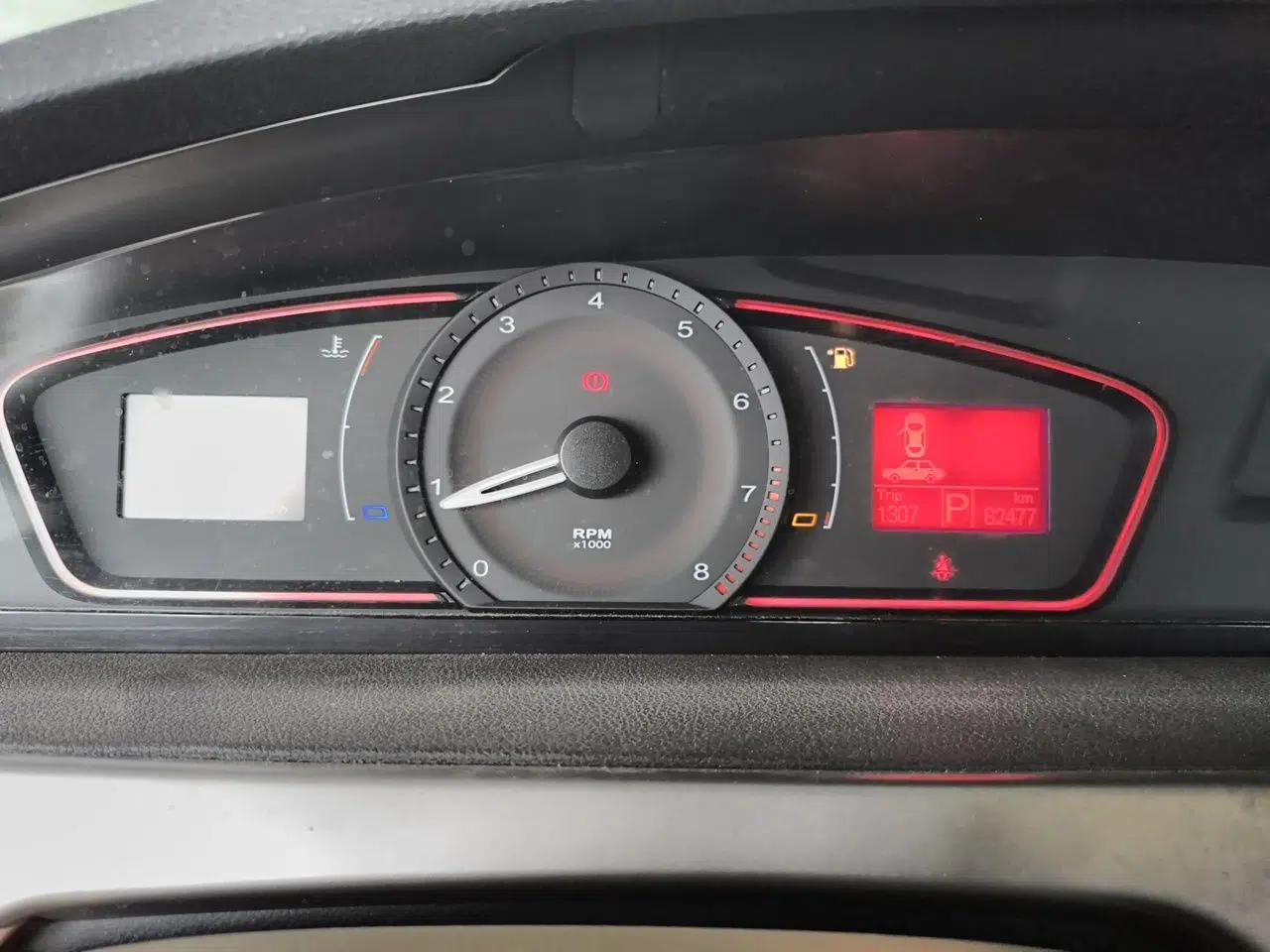 Roewe 550 2013 Classic Edition 550 1.8L Automatic Fashion Model — миниатюра 11