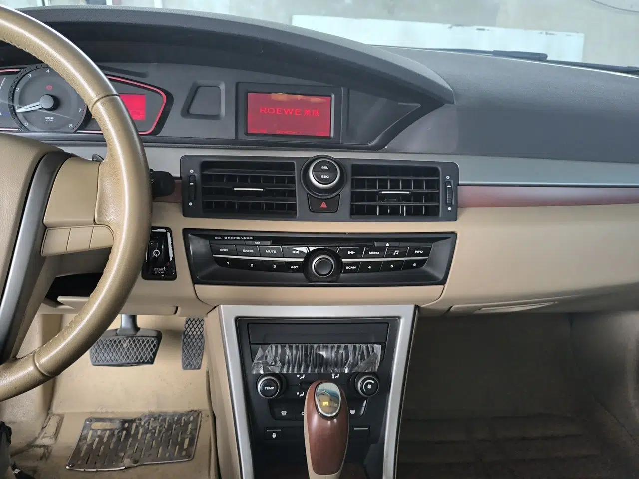 Roewe 550 2013 Classic Edition 550 1.8L Automatic Fashion Model — миниатюра 13