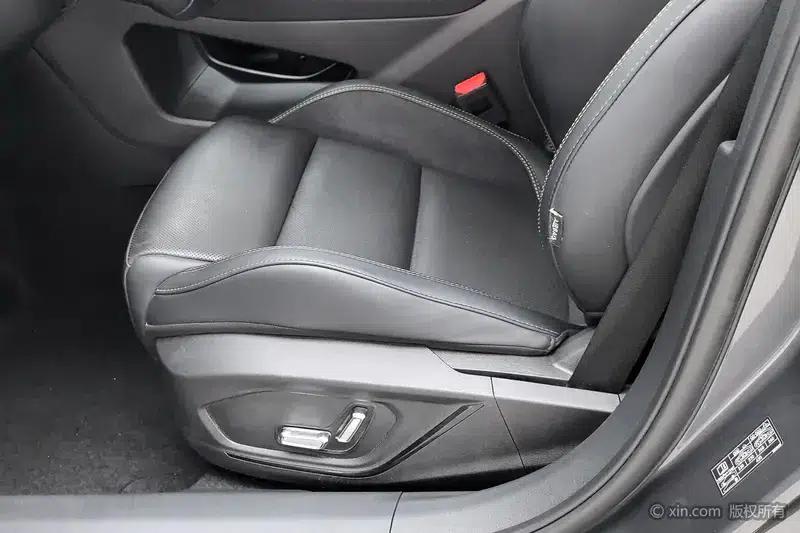 Lynk & Co 03 2023 1.5TD DCT Pro — миниатюра 18
