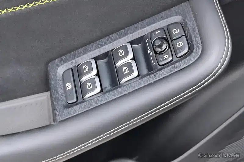 Lynk & Co 03 2023 1.5TD DCT Pro — миниатюра 22