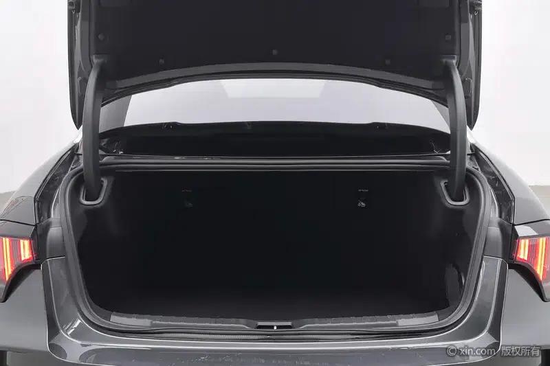 Lynk & Co 03 2023 1.5TD DCT Pro — миниатюра 23