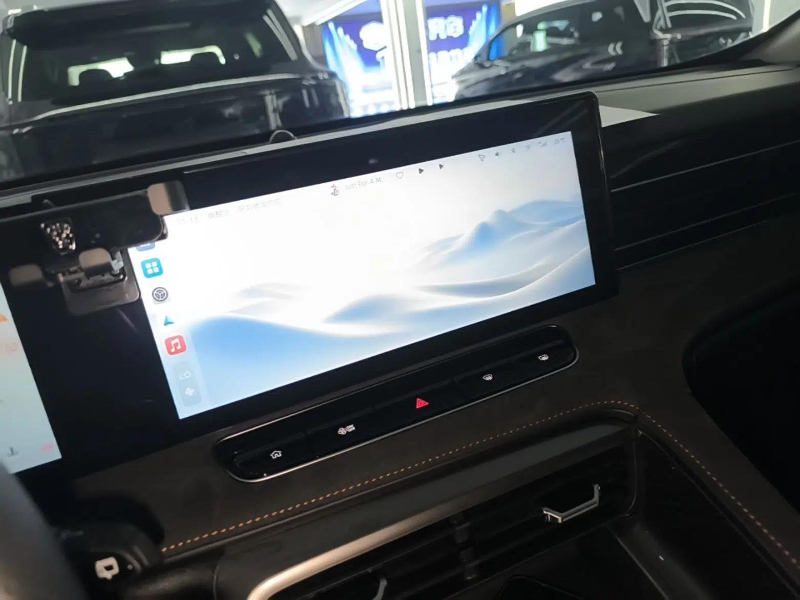 Roewe D5X DMH 2024 135 Flagship Edition — миниатюра 20