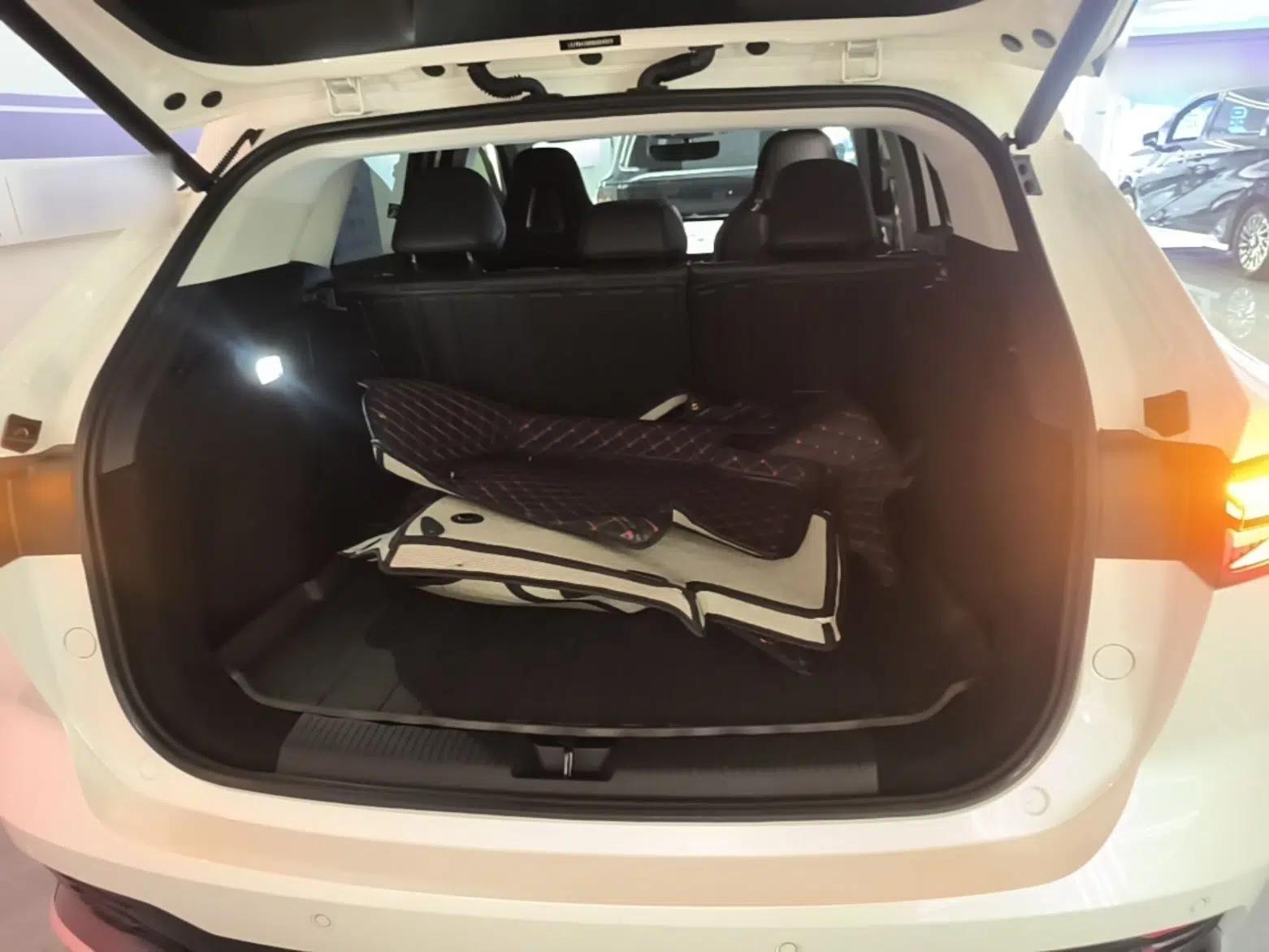 Roewe D5X DMH 2024 135 Flagship Edition — миниатюра 27