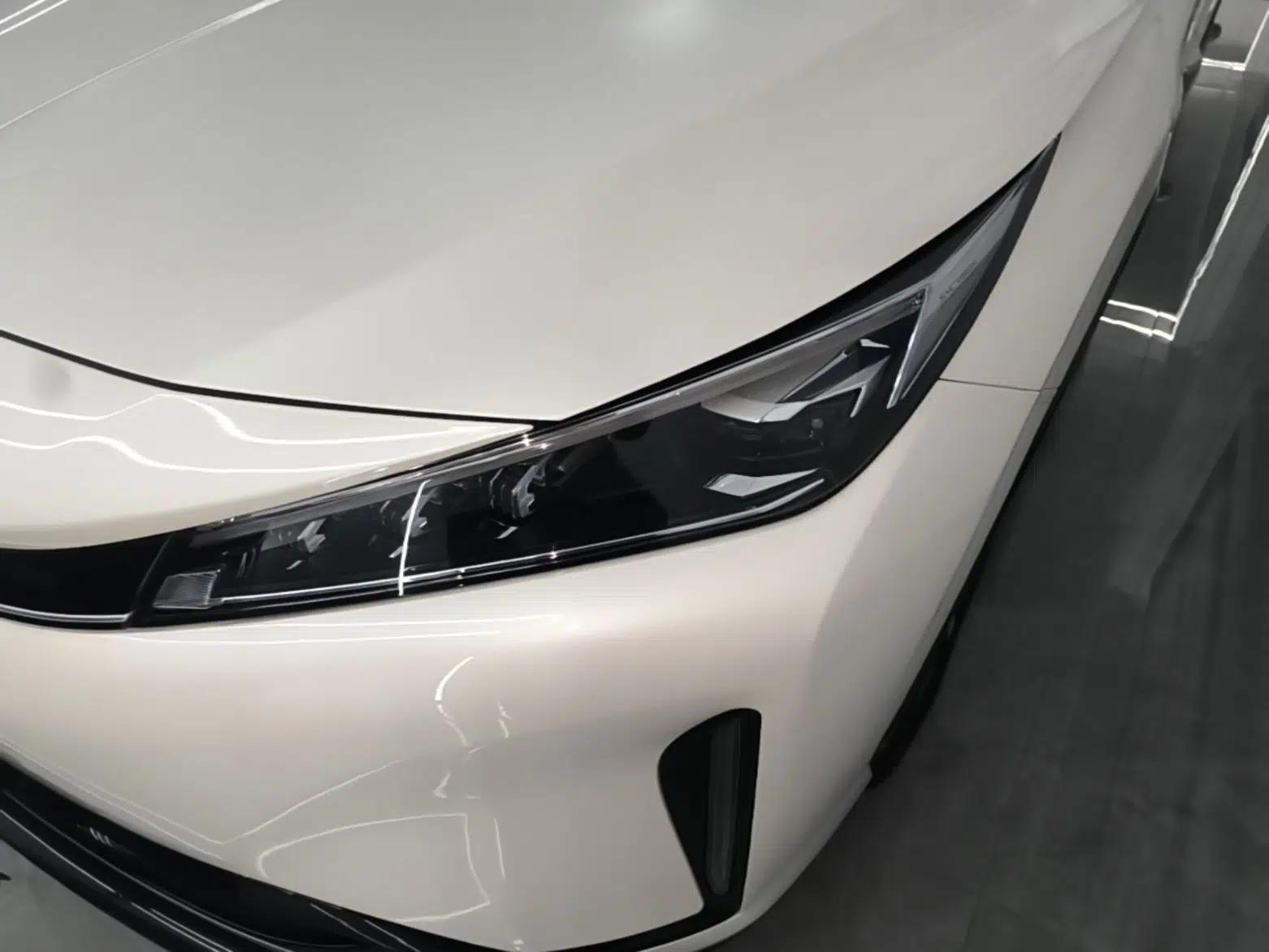Roewe D5X DMH 2024 135 Flagship Edition — миниатюра 8