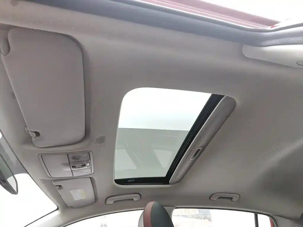KX CROSS 2018 1.6L Automatic Sunroof Edition — миниатюра 14