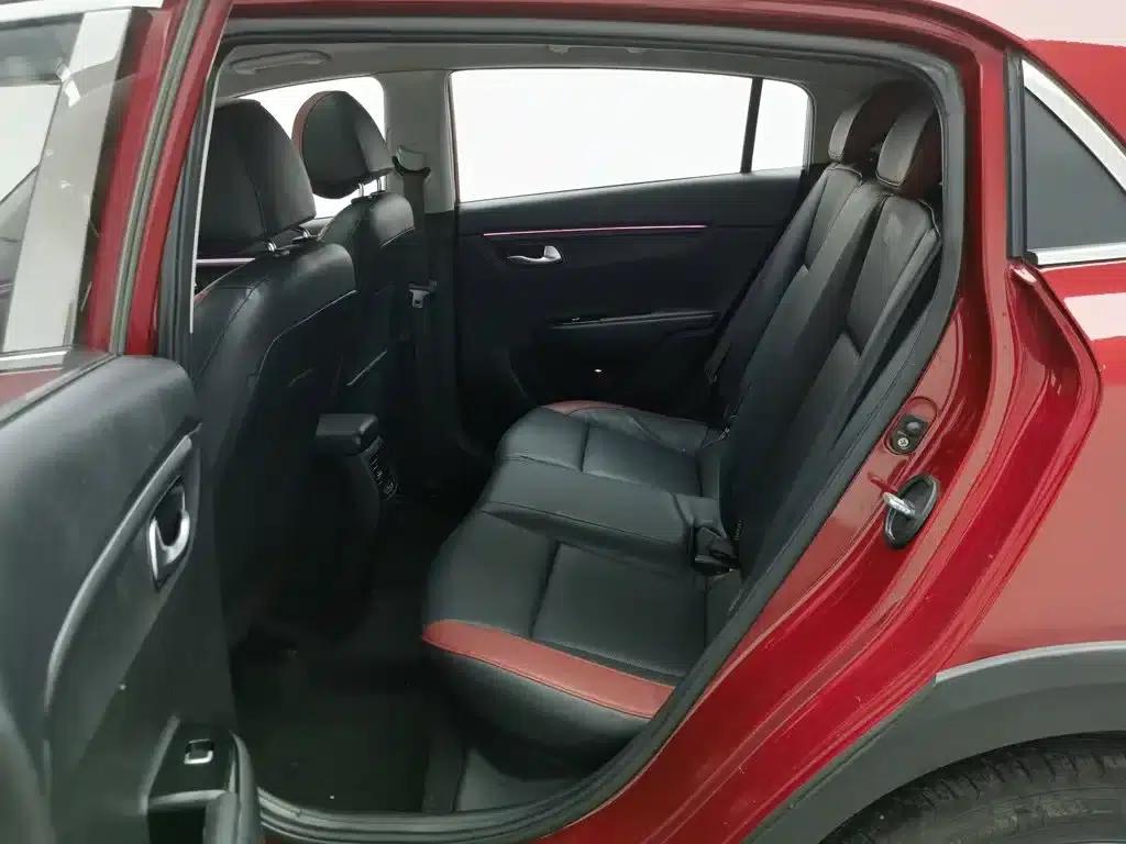 KX CROSS 2018 1.6L Automatic Sunroof Edition — миниатюра 15