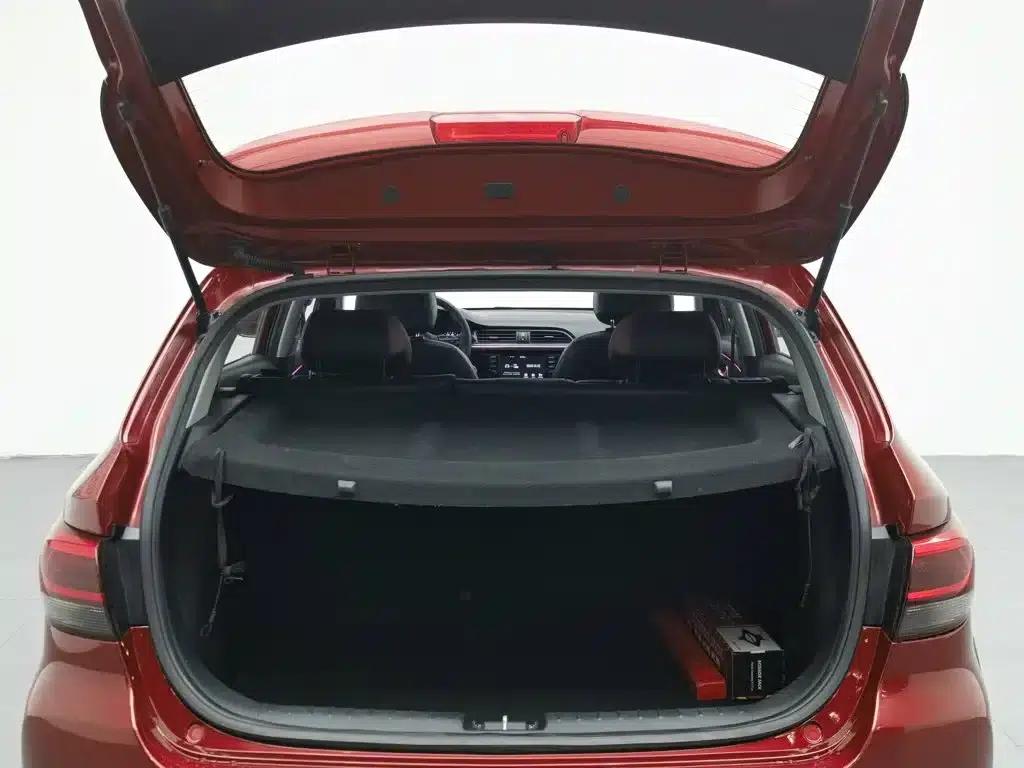 KX CROSS 2018 1.6L Automatic Sunroof Edition — миниатюра 16