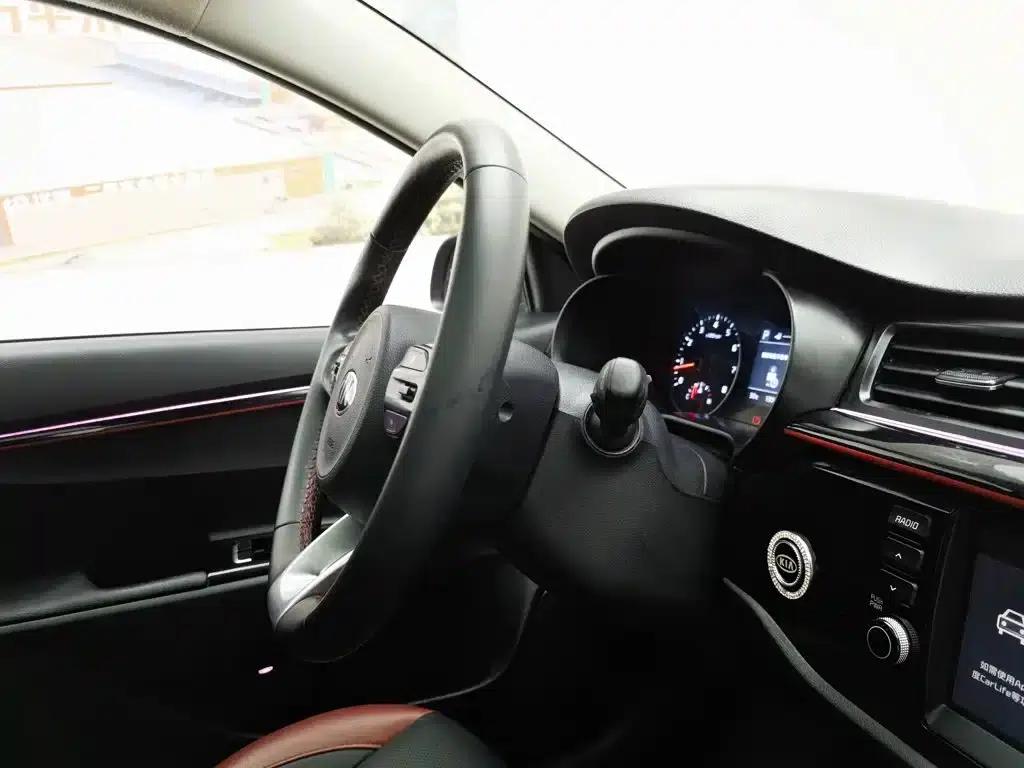 KX CROSS 2018 1.6L Automatic Sunroof Edition — миниатюра 22