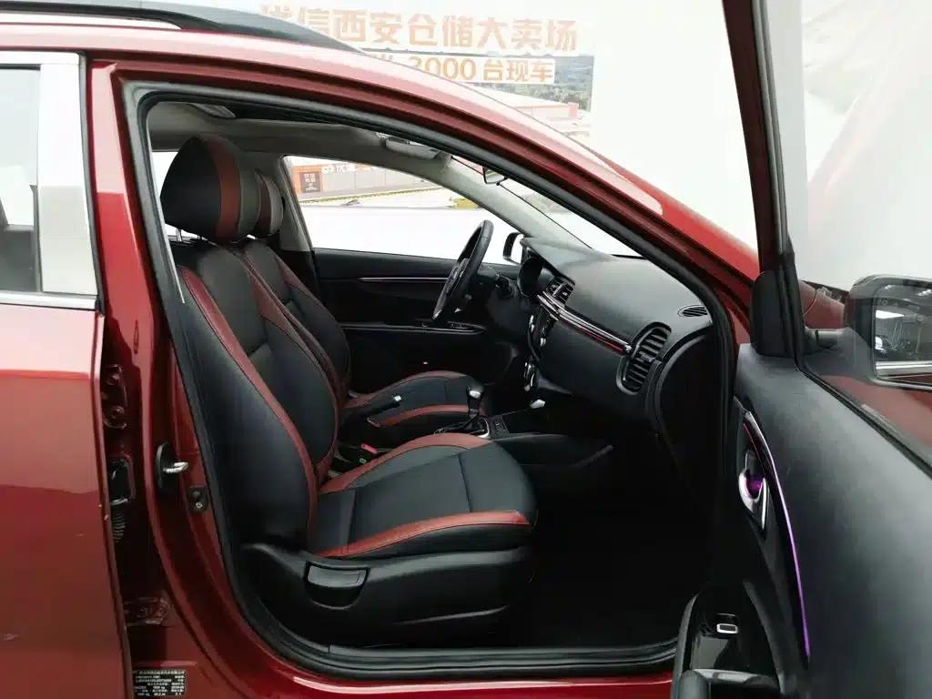 KX CROSS 2018 1.6L Automatic Sunroof Edition — миниатюра 23
