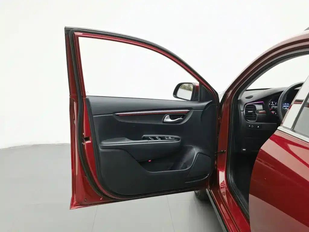 KX CROSS 2018 1.6L Automatic Sunroof Edition — миниатюра 8