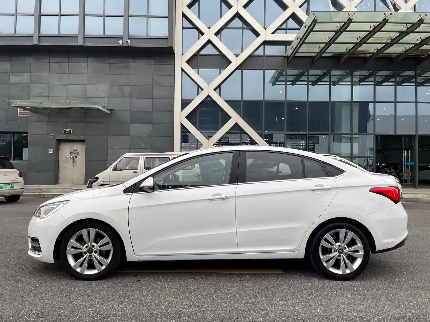 Chery Arrizo 5 2016 1.5L CVT Leading Edition — миниатюра 4