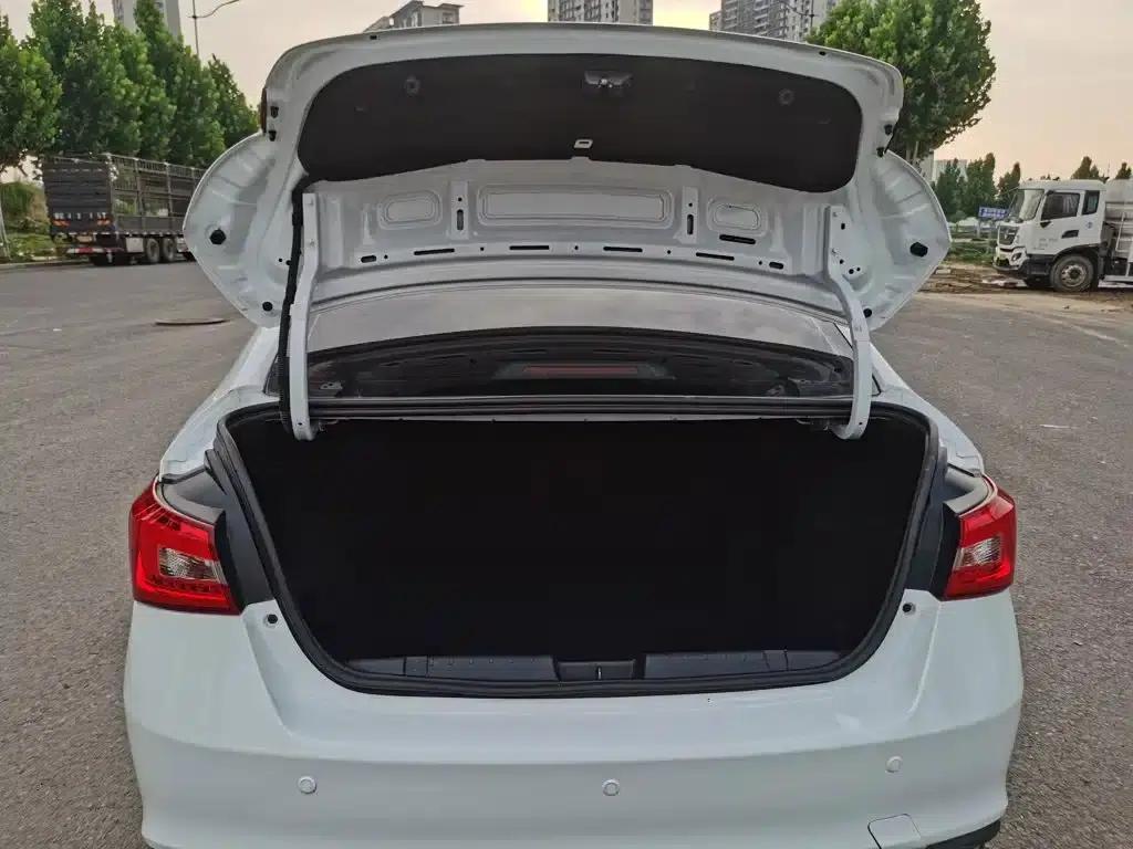 Chery Arrizo 5 2016 1.5L CVT Trendsetter Edition — миниатюра 10