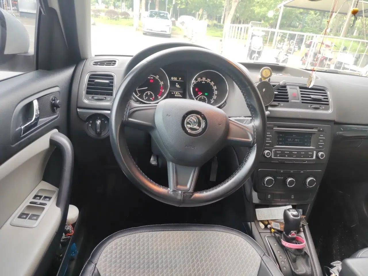 Skoda Yeti 2016 1.4TSI DSG Advanced Edition — миниатюра 10